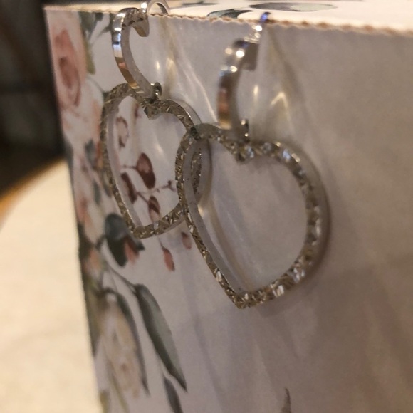 Heart silver drop earrings - Picture 4 of 8